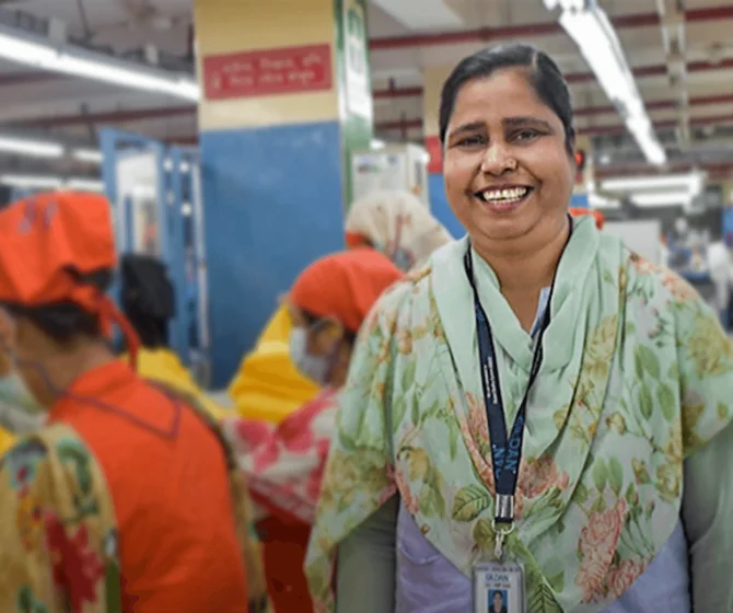 Lily Akter, l’une des coordinatrices de l’assurance qualité de Gildan au Bangladesh.
