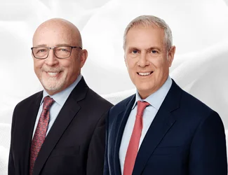 Michael Kneeland, président du conseil d'administration de Gildan, et Glenn J. Chamandy, président e