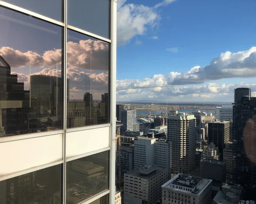 Fachada exterior de la sede corporativa de Gildan en Montreal.