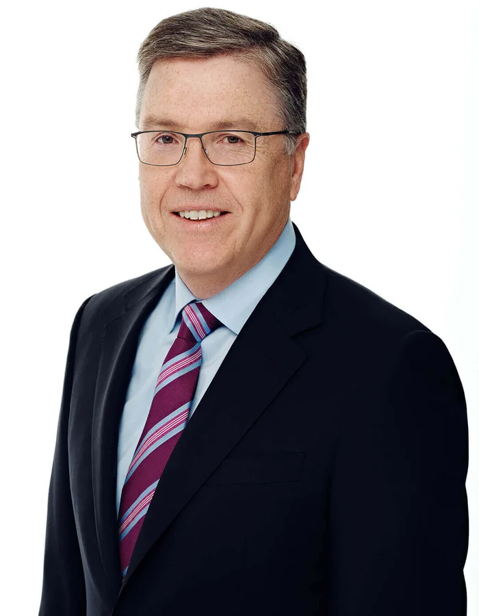 Rhodri J. Harries, Premier vice-président et conseiller au président et chef de la direction